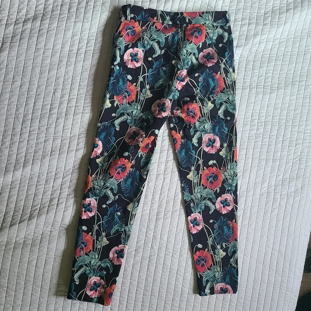 Poppy Print Women's Tailored Capri - Picture 7 of 7